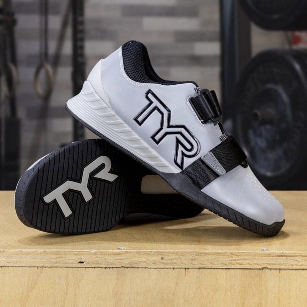 TYR L-1 Lifter Shoes Men's Size 9 Silver‎ Reflective Weightlifting Gym Sneakers